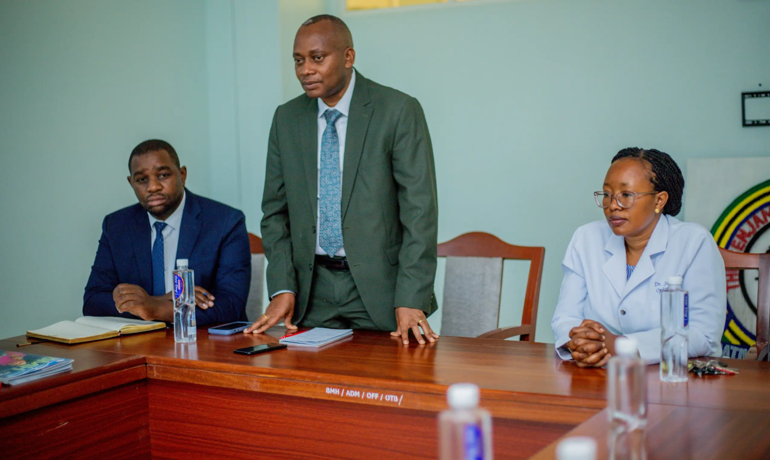 MKE WA RAIS WA ZANZIBAR MAMA MARIAM MWINYI ATEMBELEA BANDA LA HOSPITALI YA BENJAMIN MKAPA KWENYE MAONESHO YA WIKI YA AFYA ZANZIBAR, AIPA KONGOLE BMH KWA PROGRAMU ZA HUDUMA MKOBA NA TIBA UTALII.