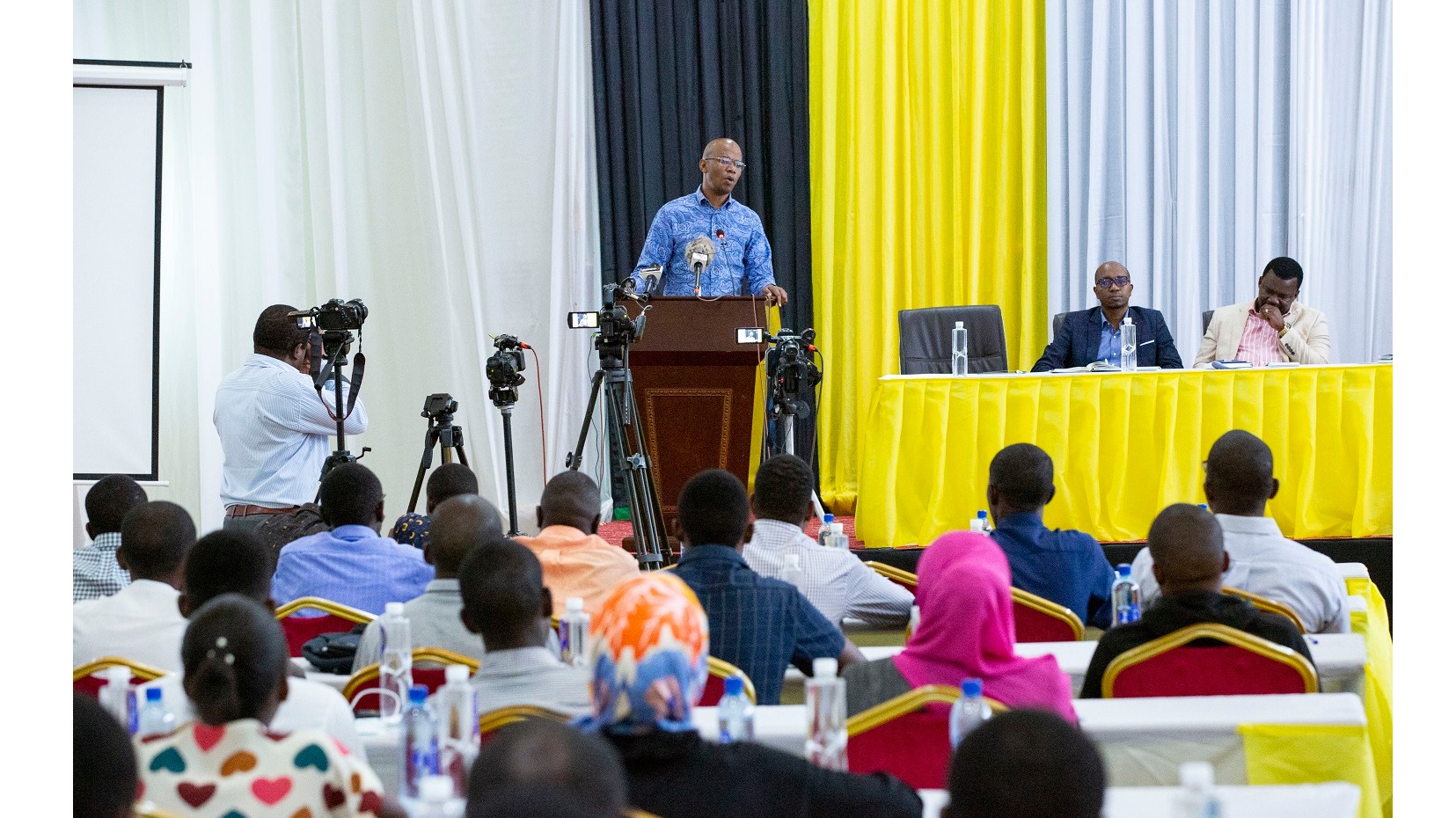 MAKAMBA AWATAKA WARATIBU WAPYA MIRADI YA...