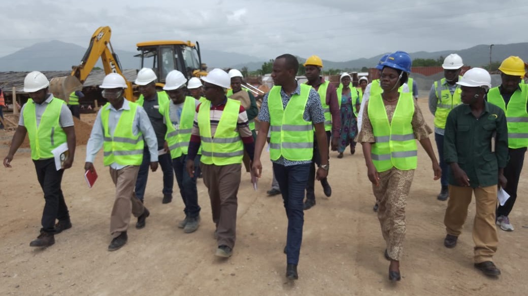 Naibu waziri akerwa na kasi ndogo ujenzi...