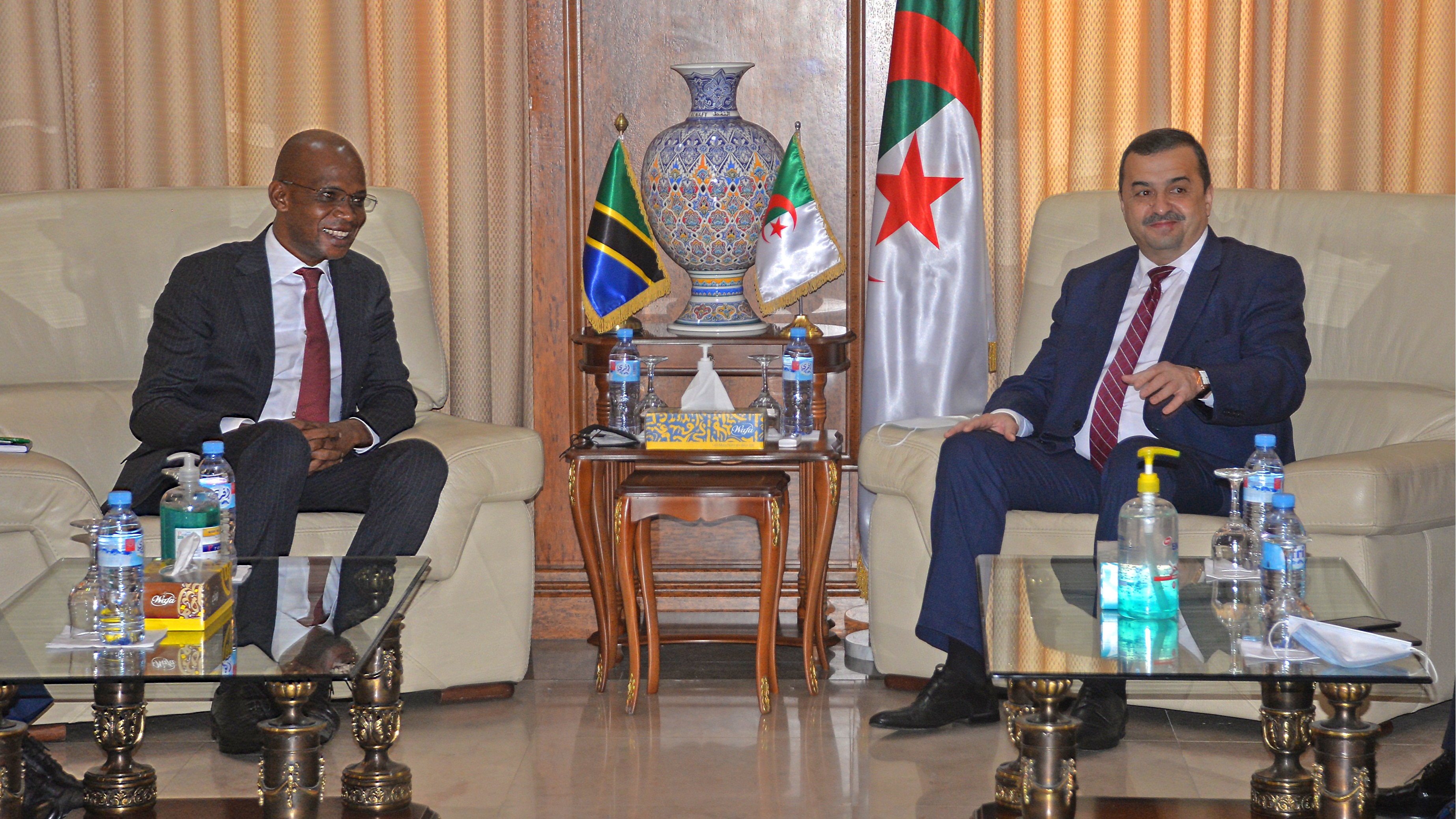 ​Waziri Makamba akutana na Waziri wa Nis...