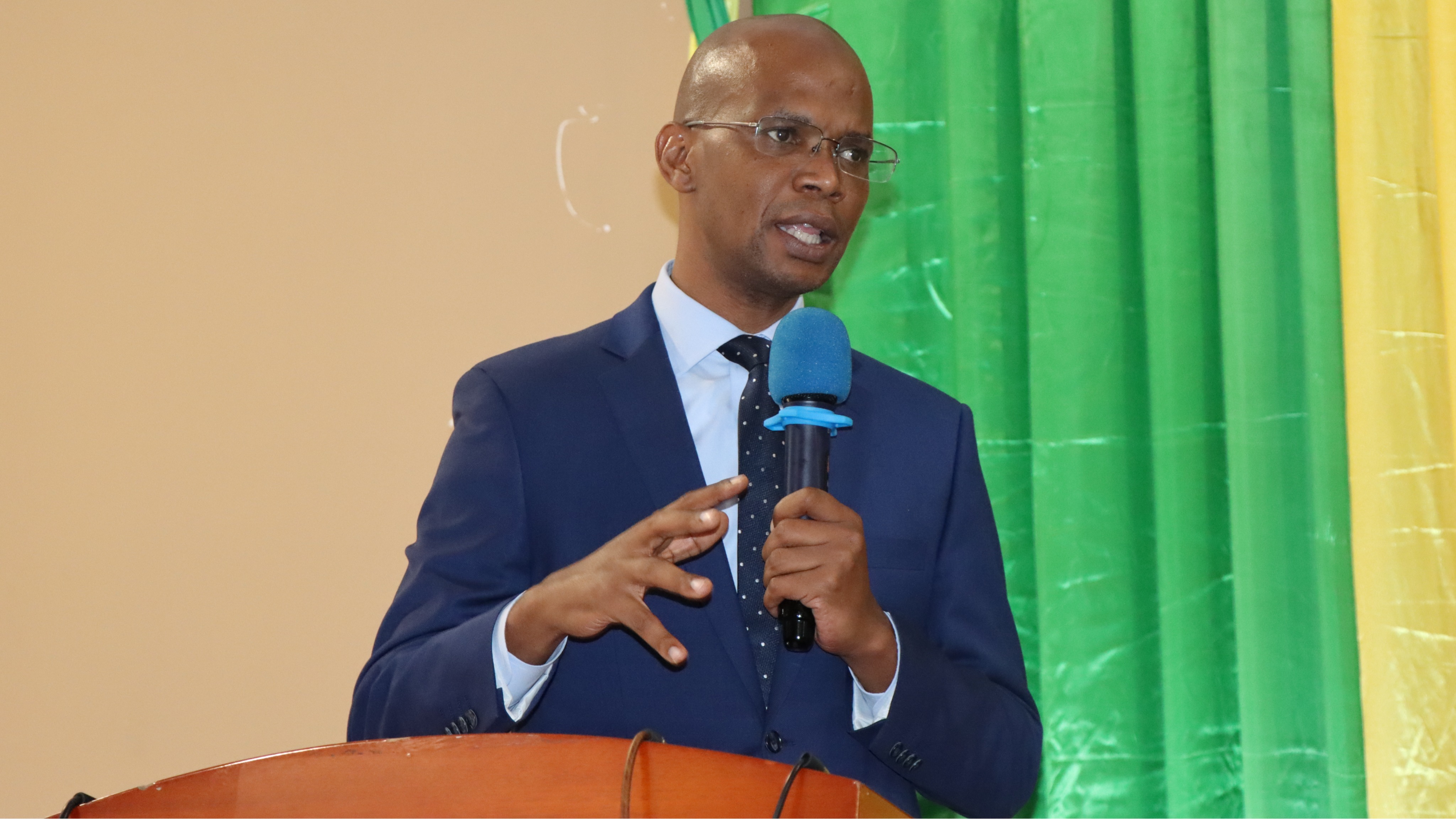 ​WAZIRI MAKAMBA; WAKUU WA MIKOA WANA JUK...