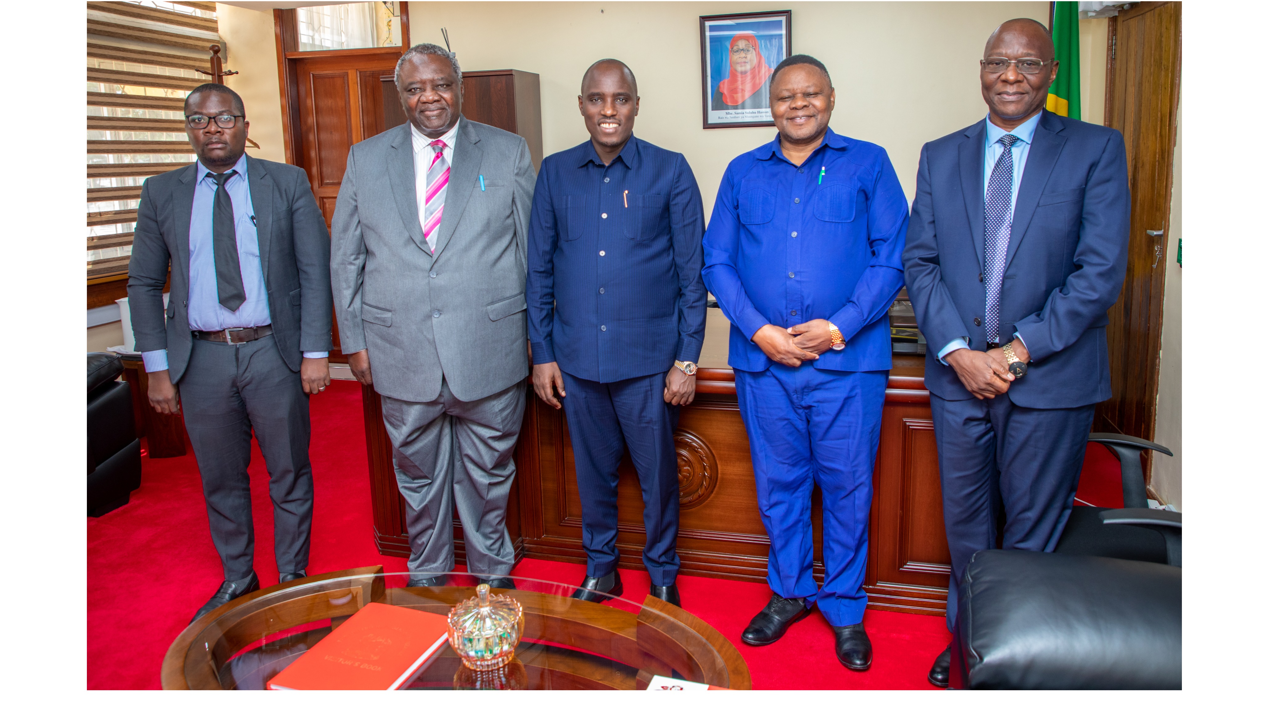 DKT. BITEKO AKUTANA NA KATIBU MKUU WIZAR...