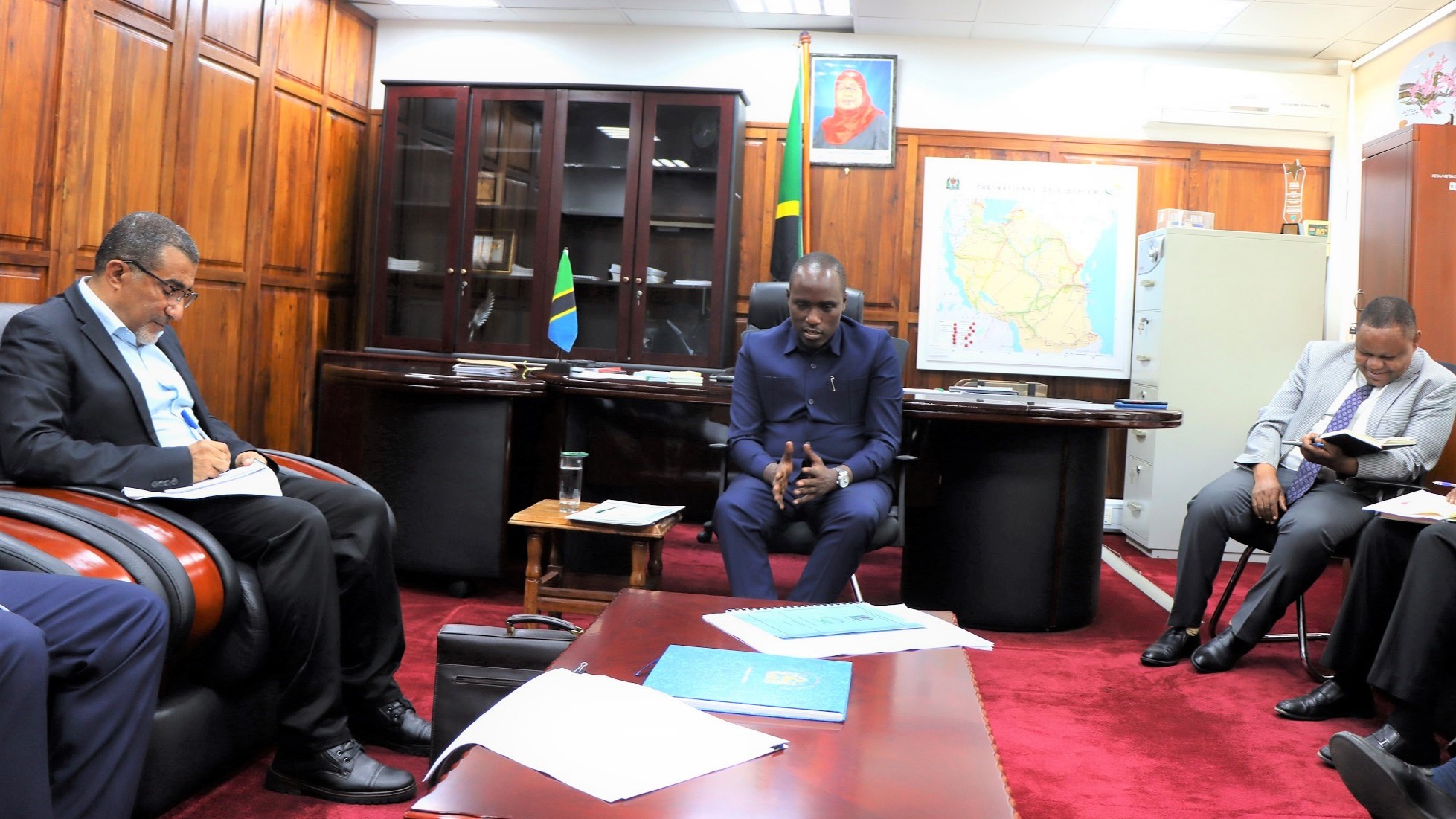 ​NAIBU WAZIRI MKUU AIELEKEZA REA KUTUMIA...