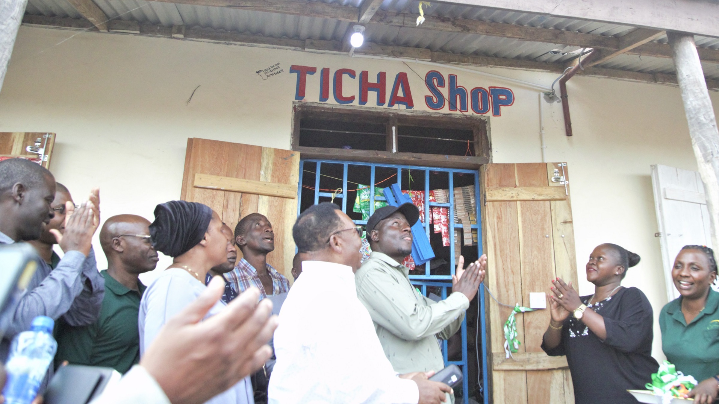 Kazi ya kusambaza umeme vijijini mwisho...