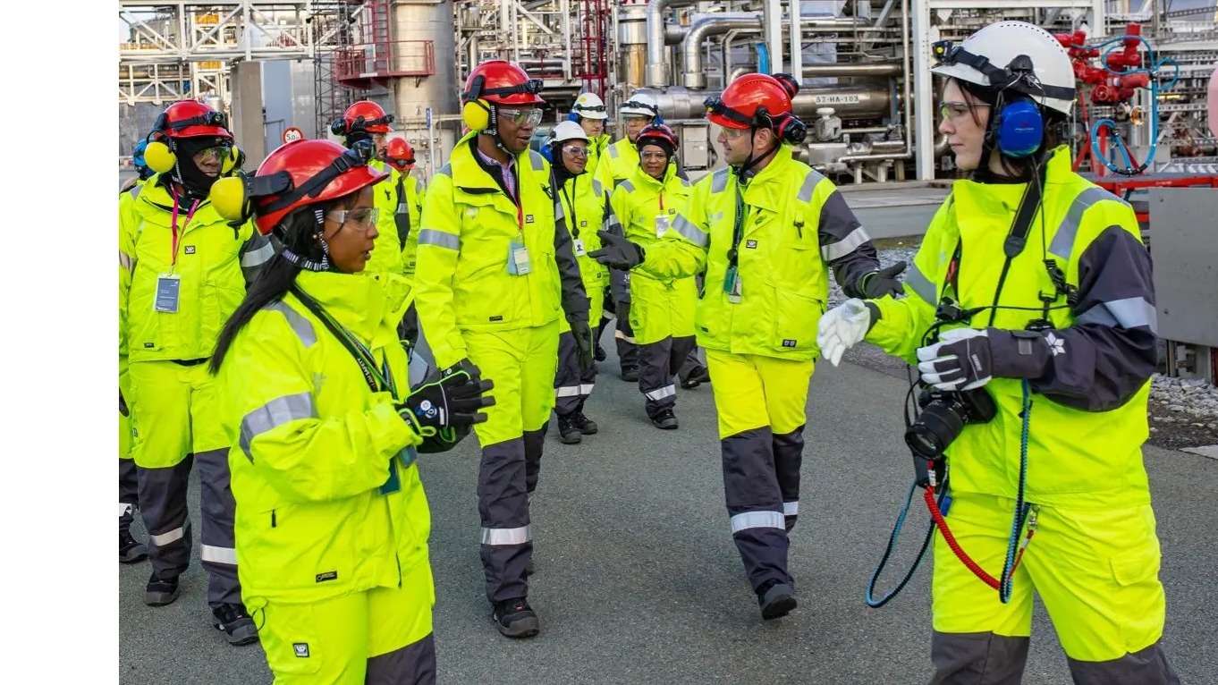 ​Waziri Makamba ashiriki warsha ya mradi...