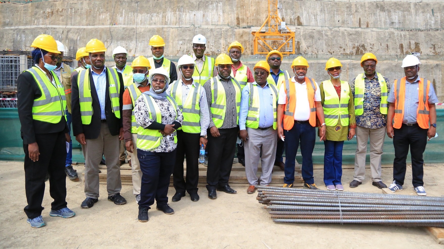 ​Makatibu Wakuu waridhishwa na mradi JNH...