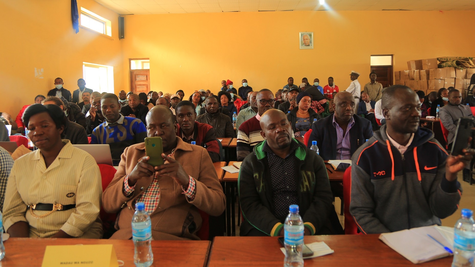 ​Makamba awahakikishia soko la ndani Wad...