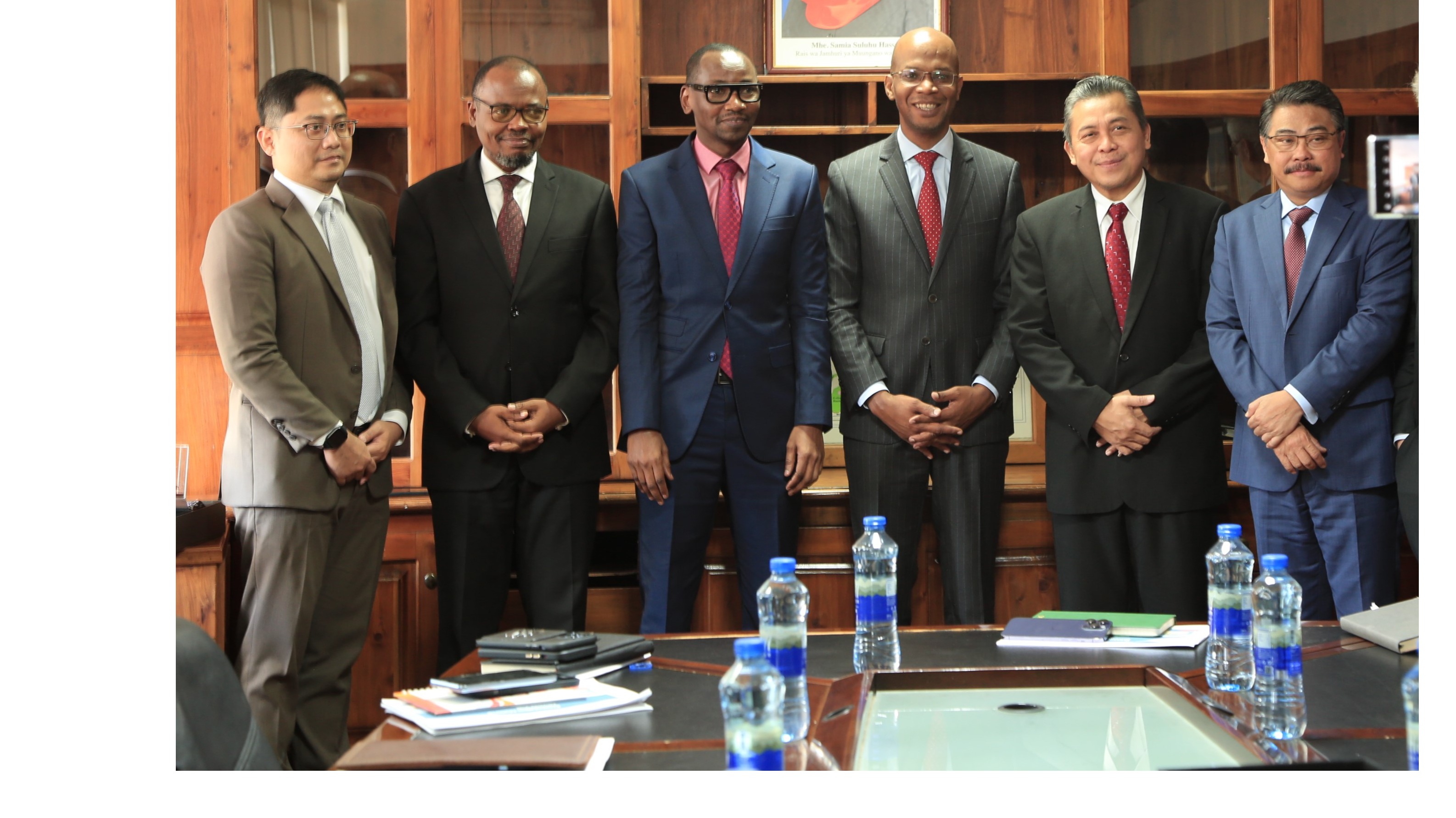 ​Makamba akutana na Viongozi waandamiziw...