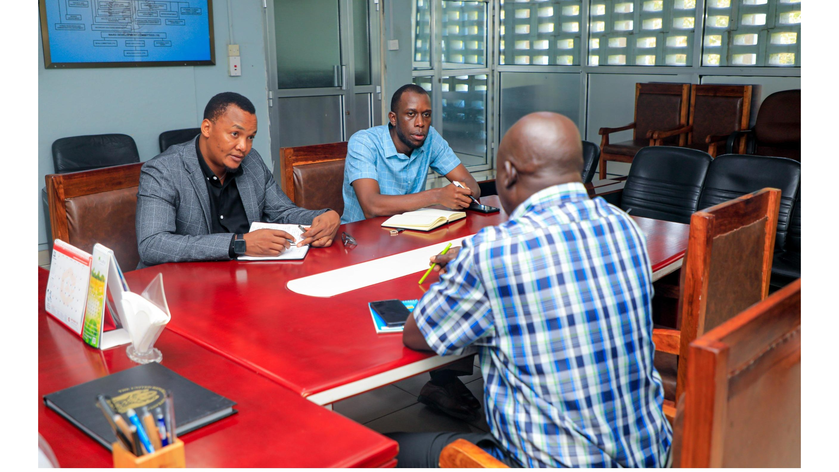 SHULE ZINAZOTUMIA KUNI KAMA NISHATI YA D...