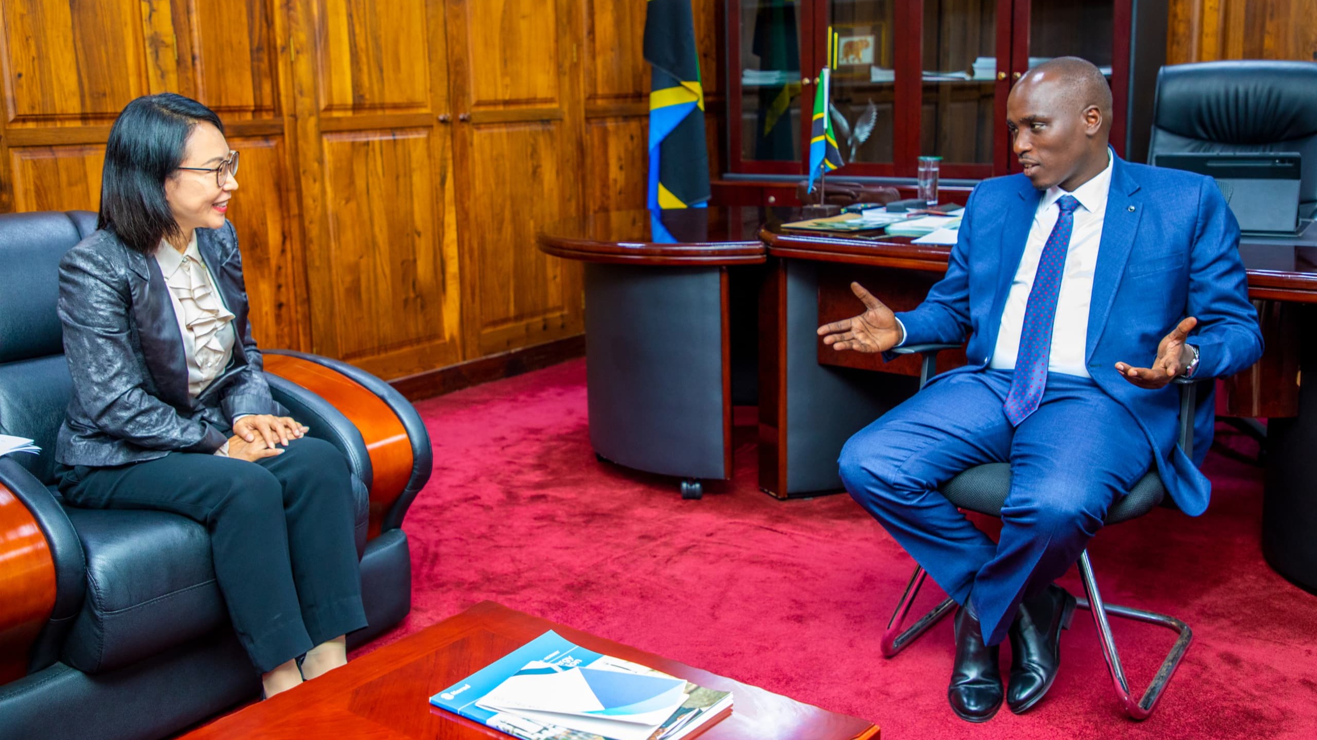 DKT.BITEKO AKUTANA NA BALOZI WA CHINA NC...