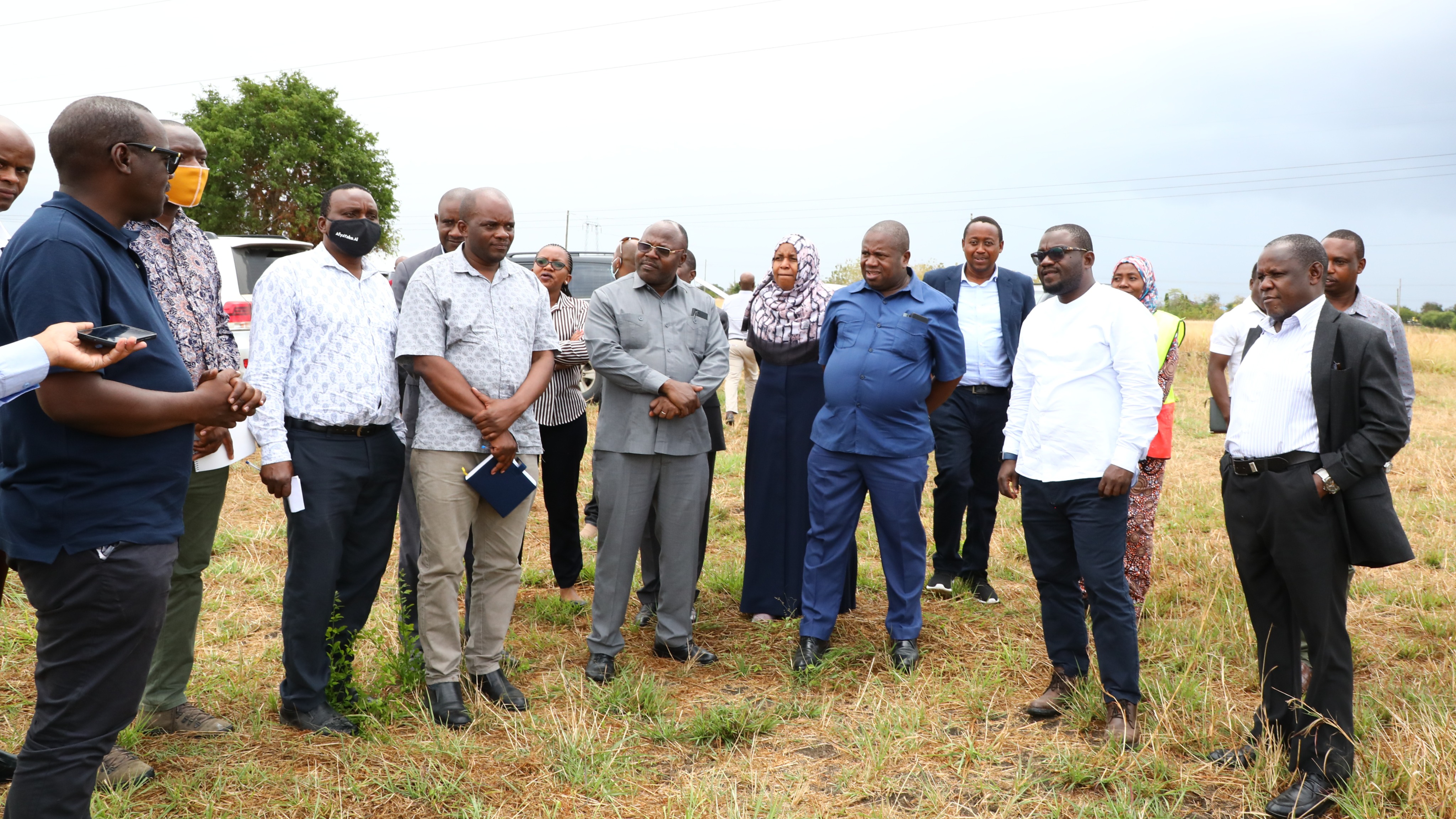 ​Mkandarasi ujenzi wa njia ya kusafirish...