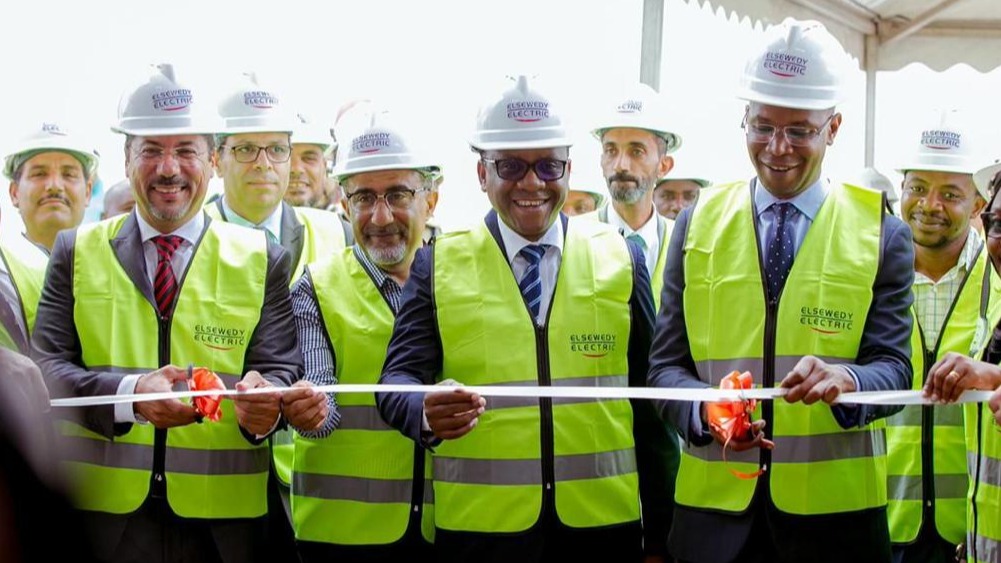 ​WAZIRI MAKAMBA AZINDUA KIWANDA CHA TRAN...