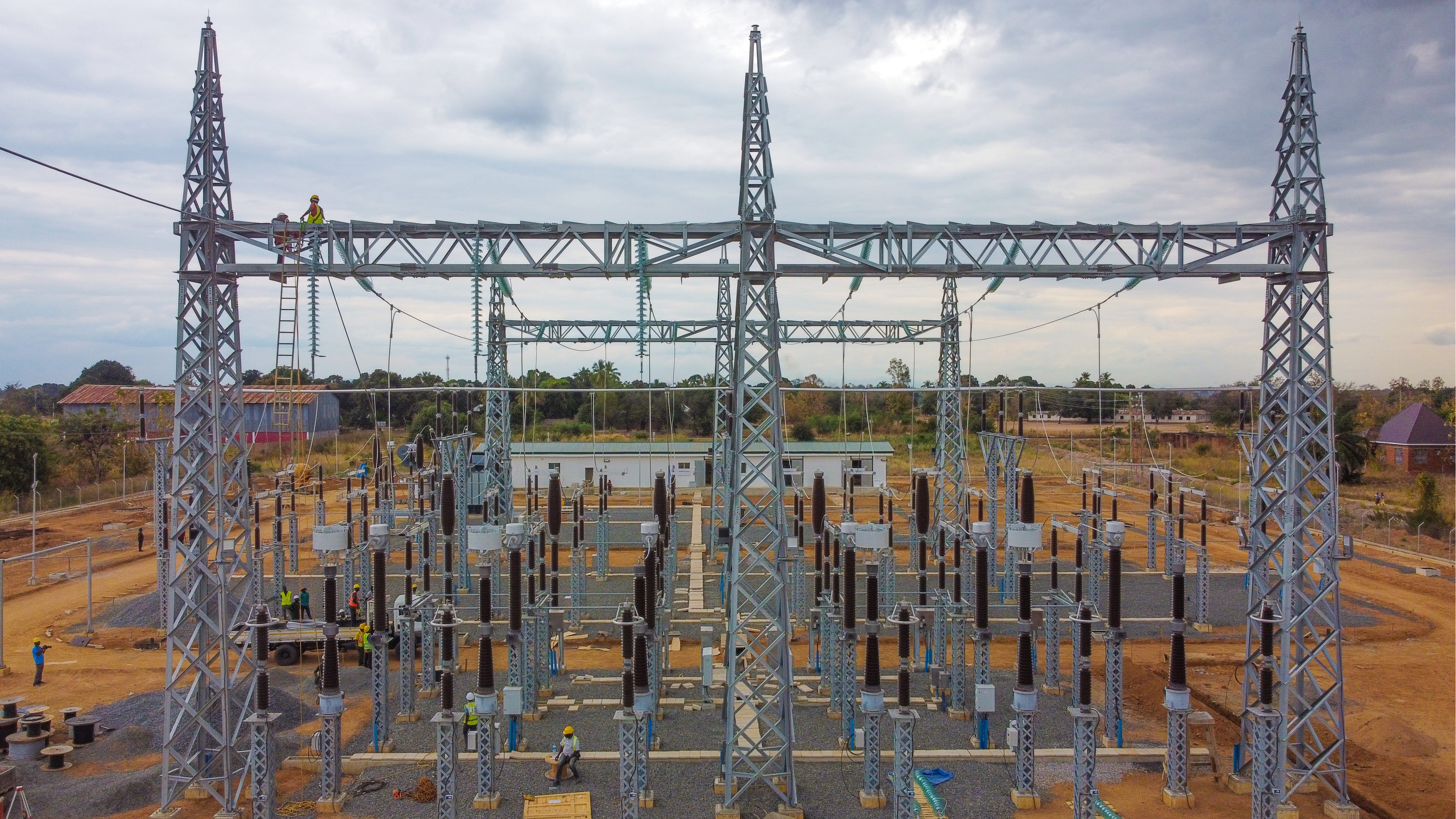 ​REA YAWANEEMESHA WANANCHI KWA KUKAMILIS...