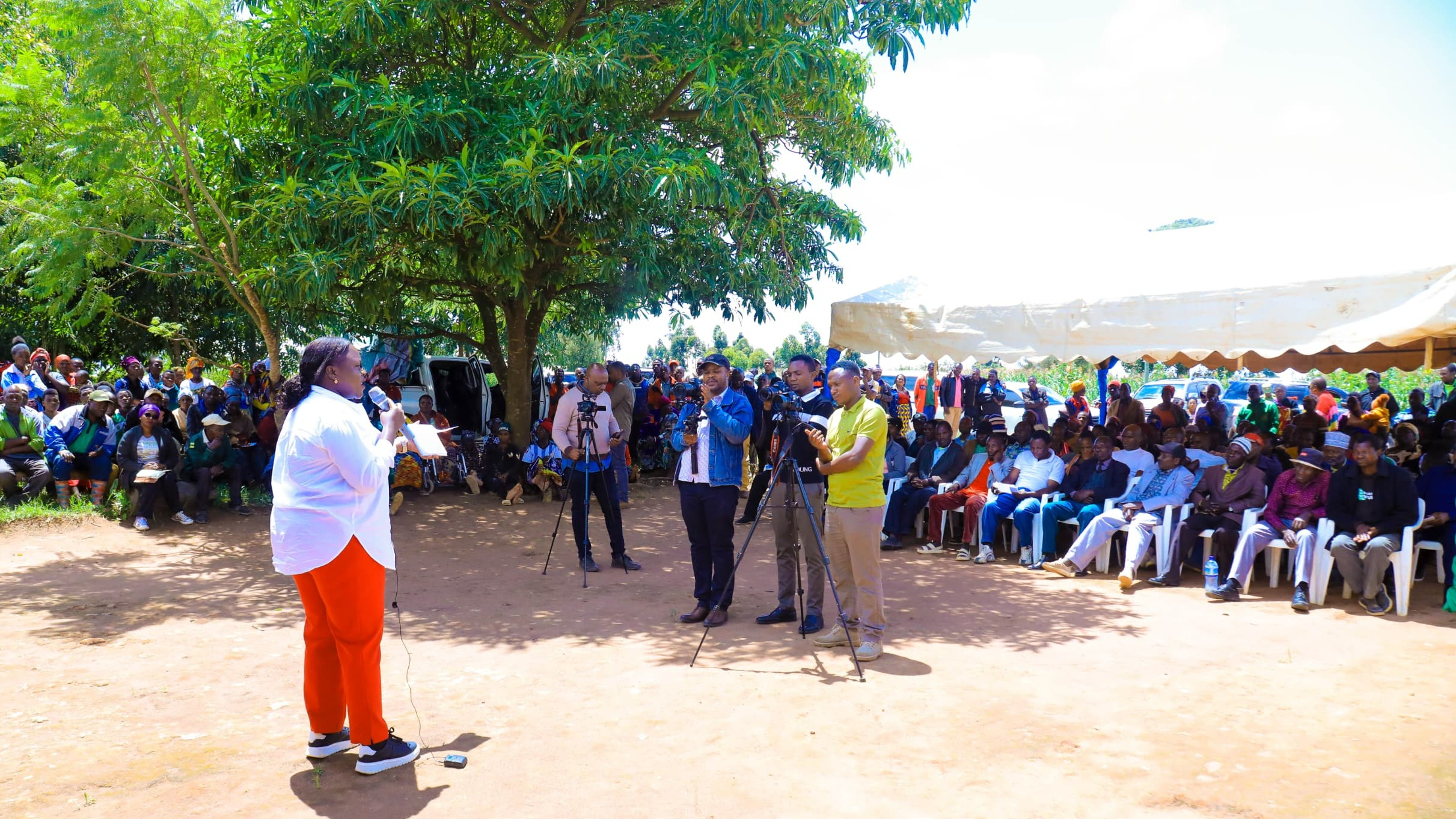 WANANCHI NJOMBE WAIOMBA TANESCO, REA KUO...