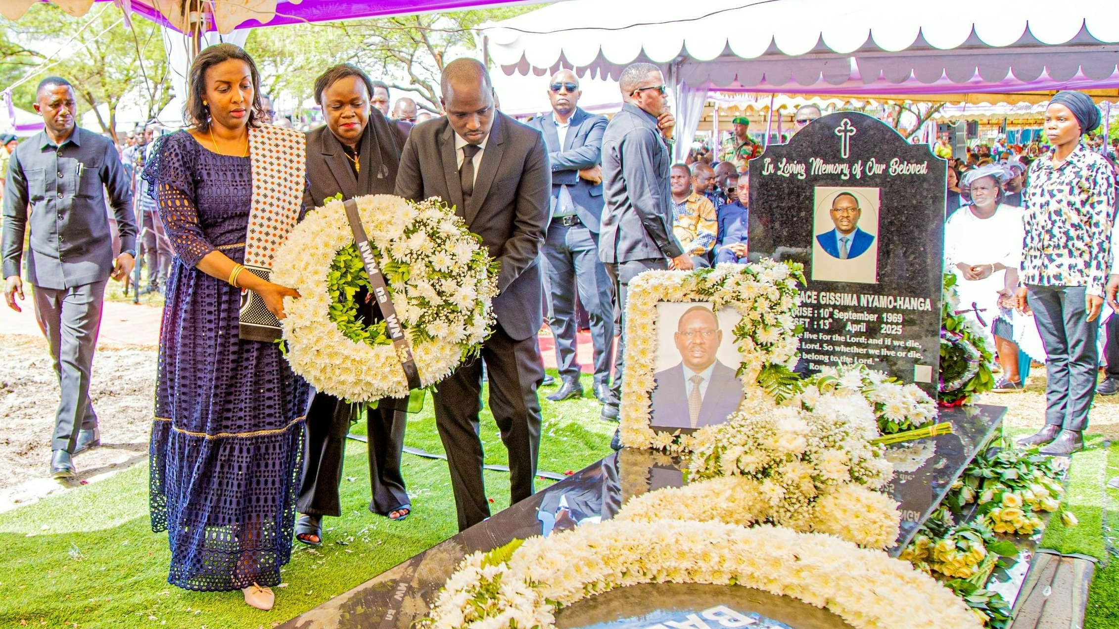 DKT. BITEKO AONGOZA MAELFU KUMZIKA ALIYE...