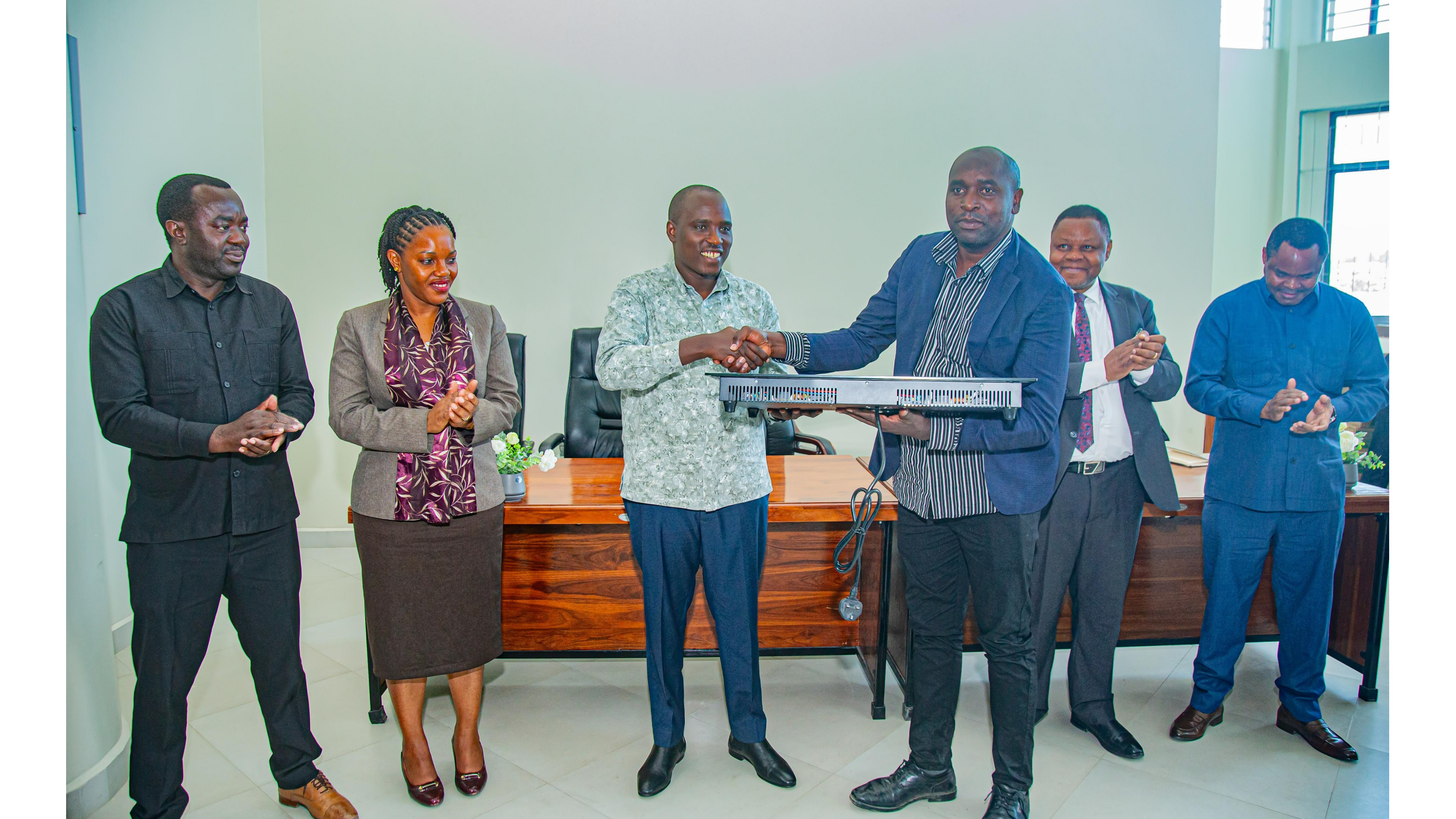 ​DKT. BITEKO ATAKA WATUMISHI WIZARA YA N...