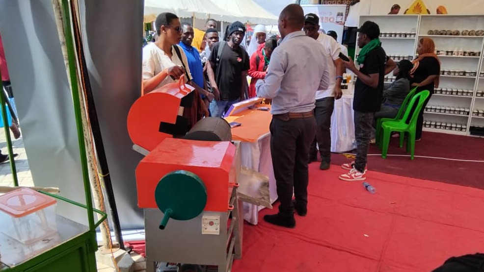 Wakulima wanaofadhiliwa na mradi wa AGRA wametembelea banda la SIDO