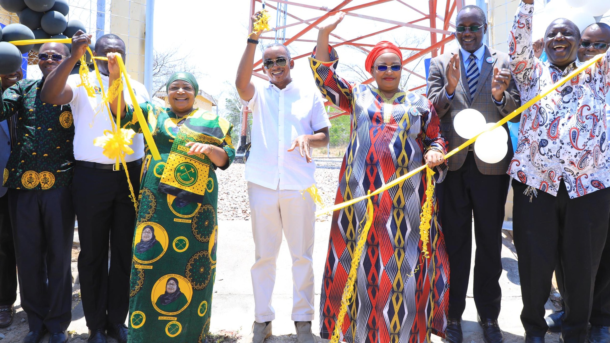 WAZIRI SILAA AZINDUA MNARA WA MAWASILIANO KATA YA MAKURU, SINGIDA.